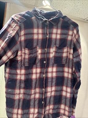 Mossimo Classic Women’s  red blue and White Plaid flannel Shirt